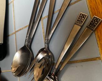Great set of this stainless flatware