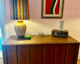 Great MCM and vintage items here 