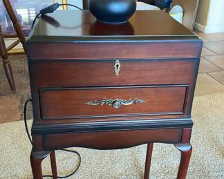 Locking Side Table And Lamp