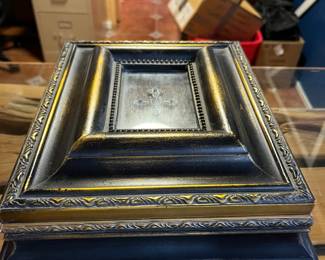 One of many wooden collectible boxes in this sale