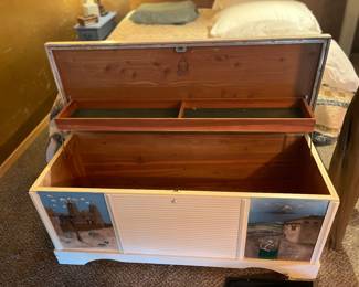 Lane cedar chest with art of Southwest paintings. Pristine condition. A must see. Will presale this item $250
