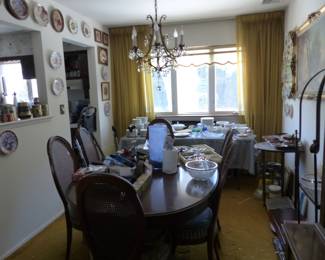 Dining table with 6 chairs, chandelier, Bric-a-brac