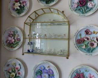 Collectible plates, small Swarovski figurines