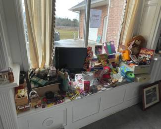 All stuff on this window seat is free!