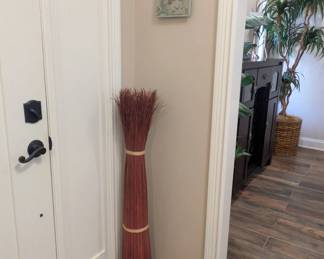 Free standing decorative grass stems