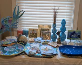 Coastal-themed decor & dishes