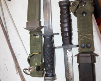 left: M7 bayonet with M8 scabbard; Right: M4 (WWII)