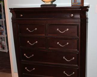 chest of drawers