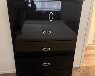Matching chest of drawers