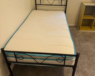 Twin bed (metal)