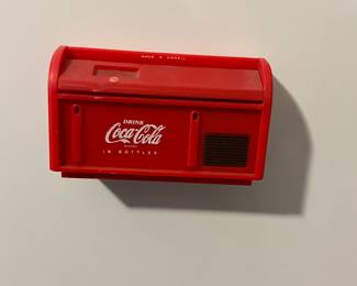 Magnet.  Top lifts to open