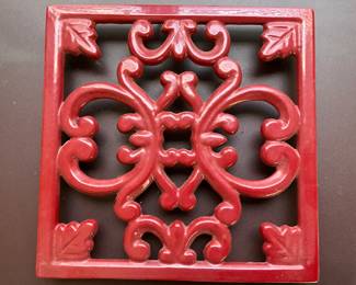 Red cast iron trivit