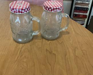 Mugs with red checkered lid and straws