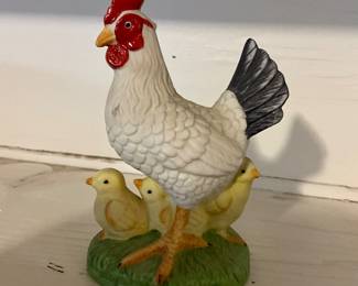 Ceramic mama hen tending to her chicks