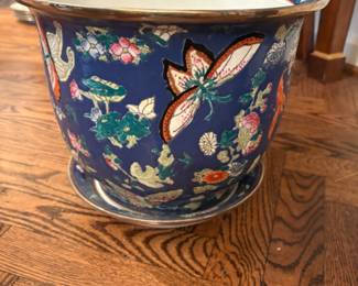 Large Chinese cachepot