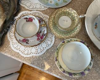 Tea Cups & Saucers 