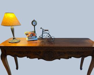 Hekman Sofa Table Decor