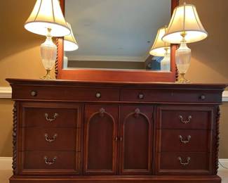 Lexington Dresser With Mirror And 2 Lamps