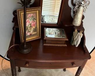 Lexington Dressing Table With Bench And Decor