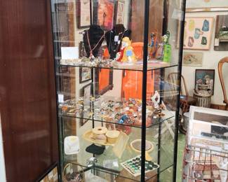 Brooches, pins, buttons, sewing, hair carriers