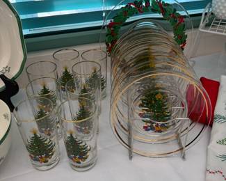 VINTAGE CHRISTMAS GLASSES & PLATES