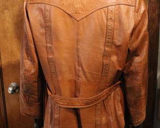 Montgomery ward The Tannery, vintage Womens brown leather jacket size S/M with ornate detailing along the front, back, collar, and sleeves. This item can be shipped