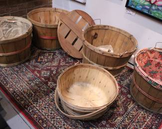 5 vintage wood bushel baskets at 16" x 8" and the other 4 at 18" x 12" and 1 lid. These items can not be shipped.
