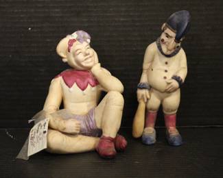 VINTAGE ENESCO FAITH WICK 1986 JESTER FIGURINE #908, 5.5" x 4"
Vintage Enesco Faith Wick 1986 Porcelain Bisque Jester Figurine 7" tall
These items can be shipped.