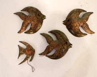 A set of vintage brutalist metal angel fish wall sculptures. 5" x 4"
These items can be shipped