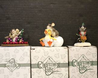 Originally designed by artist Dean Griff and produced by Fitz and Floyd
Made of resin, hand cast and hand painted
"Little drummer boy" skunk
"Mardi Gras Mouse"
"Ducky to Meet you."
These items are 3" x 3.25" and can be shipped.