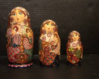 Matryoshka Russian nesting dolls, 7", 5", 4". This item can be shipped.