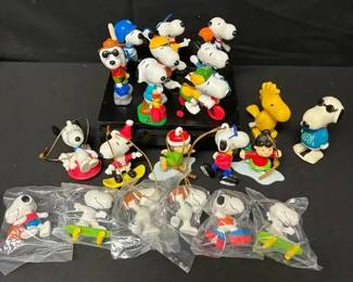 SH263Plastic Snoopy Figurines