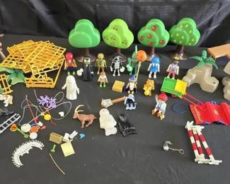 SH124Playmobil Misc Lot