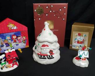 SH177Lenox Snoopy Christmas Candy Jar And More