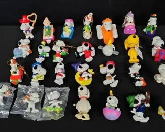 SH262Peanuts  Snoopy Figurines