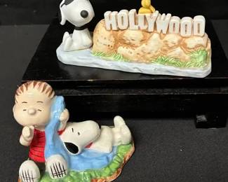 SH217Peanuts Collectible Hollywood Figurine Plus Linus  Snoopy
