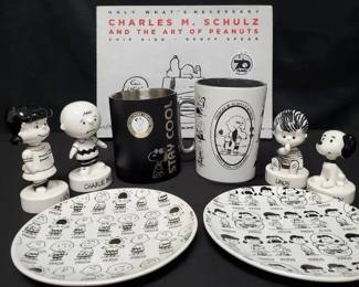 SH121Charles Sculz And The Art Of Peanuts Hard Back Book And More