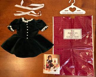 Mollys Evergreen Velvet Dress