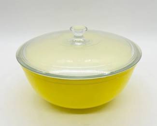 40 VintagePyrexYellow024CasseroleDishwClearLid