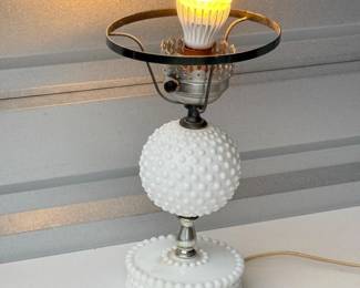 128 VintageHobnailMilkGlassTableLamp