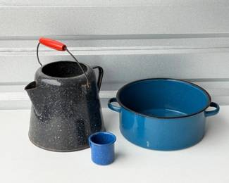 131 VintageEnamelwareCoffeePotCookingPotMiniMug