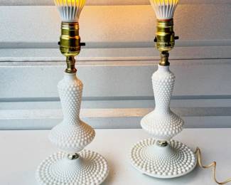 105 VintageHobnailWhiteMilkGlassTableLamps