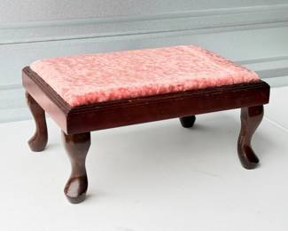 32 VintageQueenAnneStyleWoodenFootstoolwPinkCushionTop