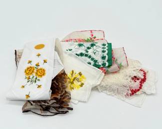 136 VintageLadiesHandkerchiefs