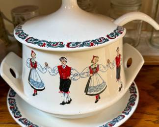 Figgjo Flint Hardanger Dancers Soup Tureen with lid, ladle, and Underplate - Norway