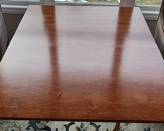 Gate leg dining table and 2 leaves
