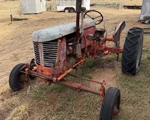 Vintage 1950s Allis-Chalmers WD Tractor