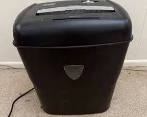 Aurora AS1015CD 6-Sheet Cross-Cut Paper Shredder