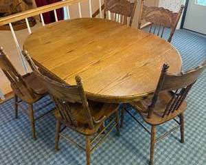 Vintage Oak Dining Table with 5 Carved Chairs