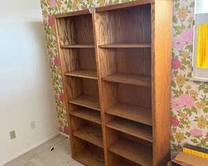 Classic Oak Wooden Bookshelf with Adjustable Shelves